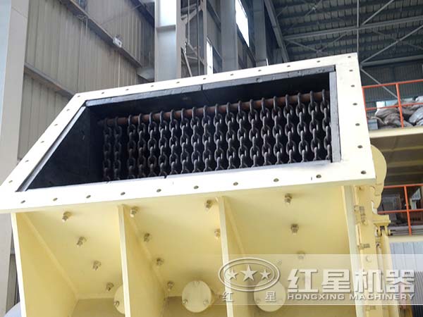 河卵石單段破碎機局部細節(jié) 河卵石單段破碎機局部細節(jié)