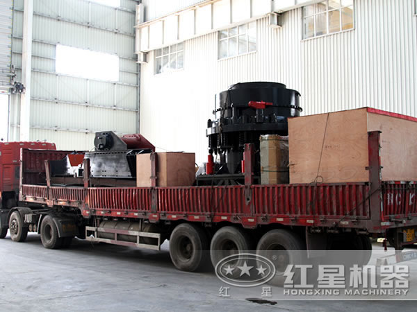 磷礦石破碎設(shè)備發(fā)貨現(xiàn)場(chǎng) 磷礦石破碎設(shè)備發(fā)貨現(xiàn)場(chǎng)