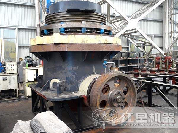 白云石圓錐式破碎機(jī)生產(chǎn)車(chē)間 白云石圓錐式破碎機(jī)生產(chǎn)車(chē)間