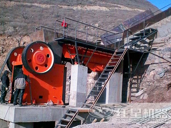 礦山破碎機(jī)設(shè)備投產(chǎn)現(xiàn)場 礦山破碎機(jī)設(shè)備投產(chǎn)現(xiàn)場