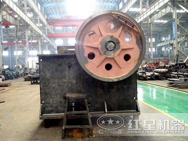 鄂式破碎機生產(chǎn)車間 鄂式破碎機生產(chǎn)車間