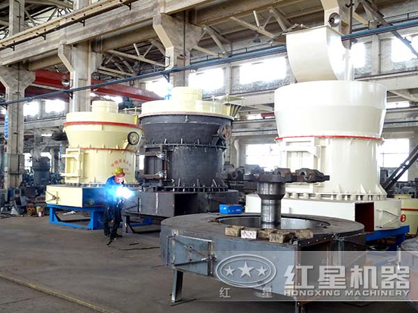 雷蒙磨粉機(jī)加工車(chē)間 雷蒙磨粉機(jī)加工車(chē)間