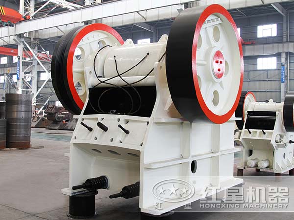 節(jié)能環(huán)保在鄂式破碎機(jī)未來的發(fā)展中占據(jù)著重要的地位