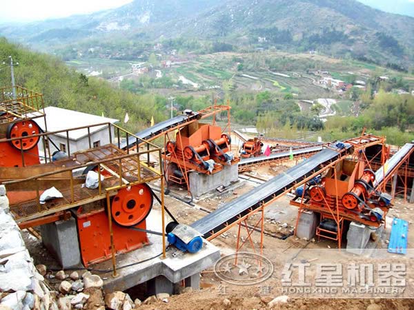 鄂式破碎機(jī)投用現(xiàn)場(chǎng) 鄂式破碎機(jī)投用現(xiàn)場(chǎng)
