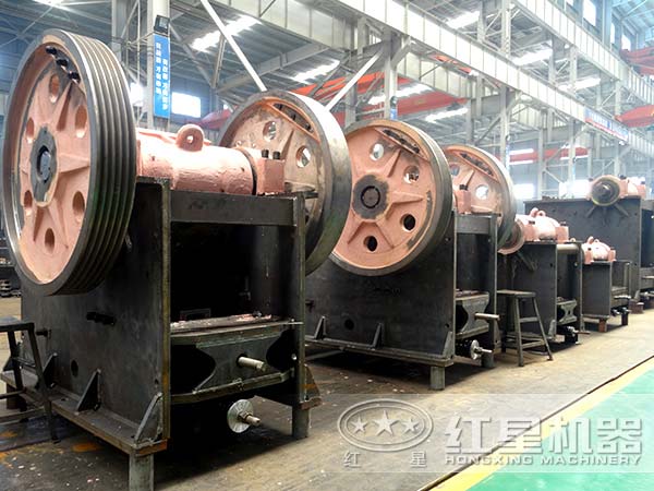 鄂式破碎機(jī)生產(chǎn)車(chē)間 鄂式破碎機(jī)生產(chǎn)車(chē)間