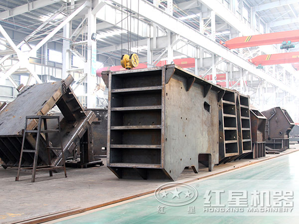 鄂式碎石機生產(chǎn)車間 鄂式碎石機生產(chǎn)車間