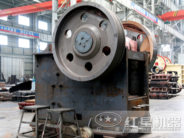 顎式破碎機生產(chǎn)車間 顎式破碎機生產(chǎn)車間