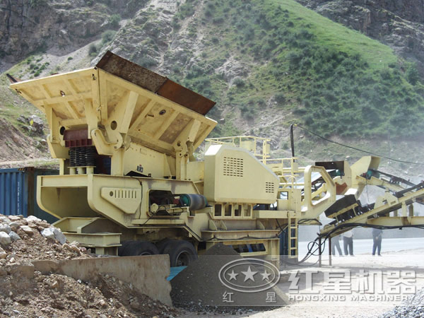 移動破碎站作業(yè)現(xiàn)場 移動破碎站作業(yè)現(xiàn)場