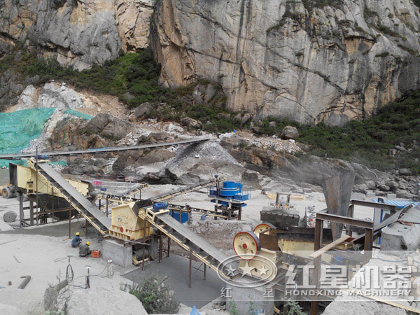 石料生產(chǎn)設(shè)備投產(chǎn)現(xiàn)場 石料生產(chǎn)設(shè)備投產(chǎn)現(xiàn)場