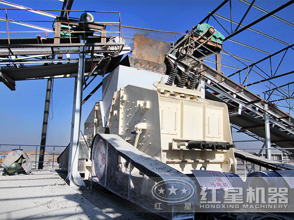 作業(yè)中的反擊破設(shè)備 作業(yè)中的反擊破設(shè)備