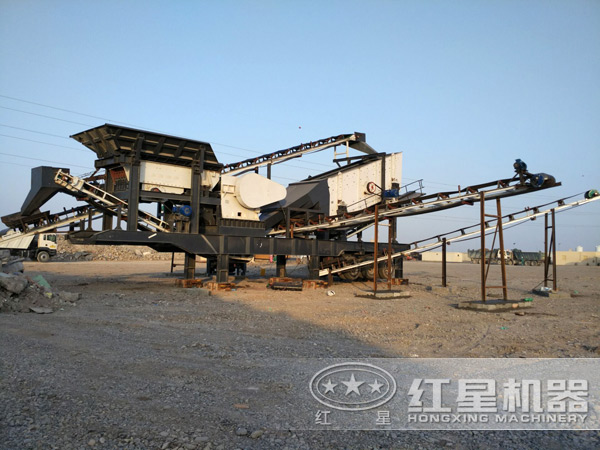 流動石子加工機作業(yè)搭設現(xiàn)場 流動石子加工機作業(yè)搭設現(xiàn)場