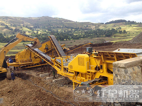 車載式建筑垃圾破碎機工作現(xiàn)場 車載式建筑垃圾破碎機工作現(xiàn)場
