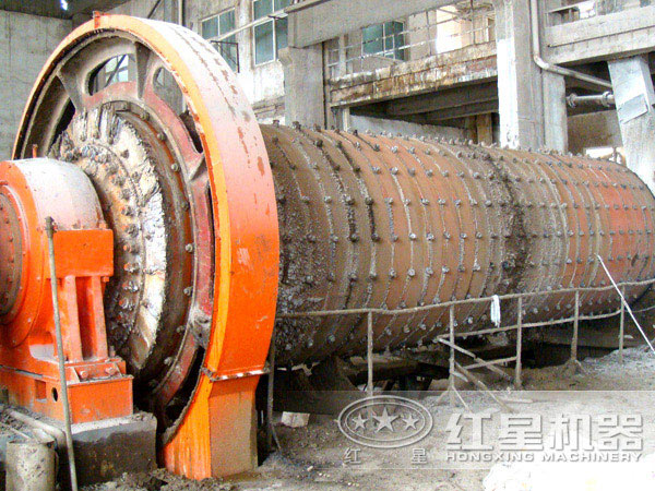 生產(chǎn)使用中的鋼渣球磨機(jī) 生產(chǎn)使用中的鋼渣球磨機(jī)