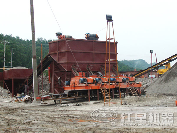 狼牙破碎機客戶作業(yè)現(xiàn)場 狼牙破碎機客戶作業(yè)現(xiàn)場