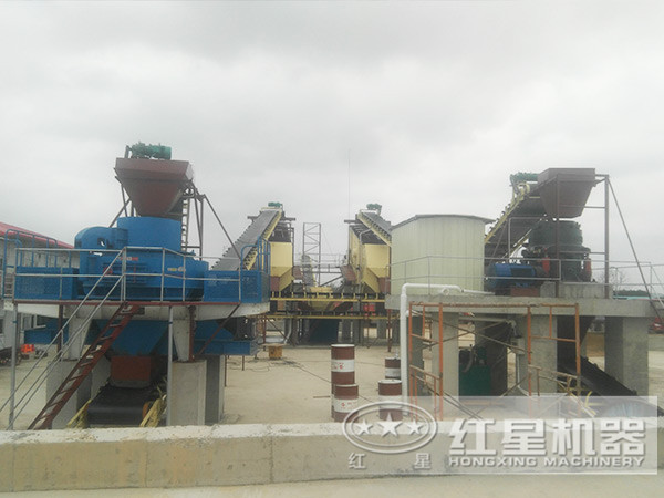 環(huán)保型制砂機(jī)作業(yè)在河南焦作一客戶碎石加工現(xiàn)場(chǎng) 環(huán)保型制砂機(jī)作業(yè)在河南焦作一客戶碎石加工現(xiàn)場(chǎng)