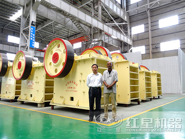 1200×1500顎式破碎機采購商留影 1200×1500顎式破碎機采購商留影