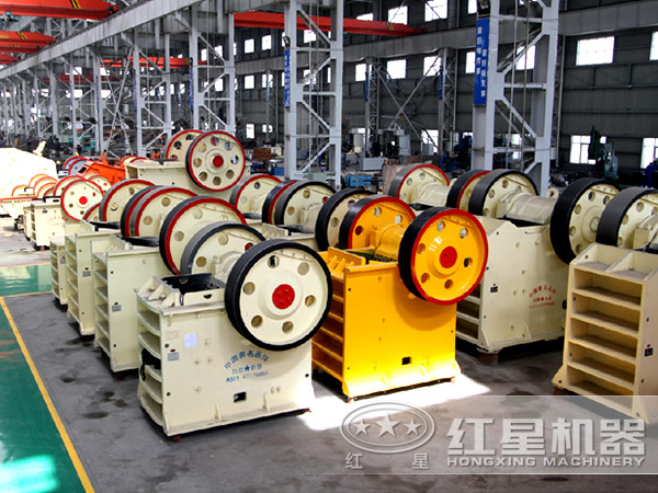 石頭顎式破碎機(jī)廠家車間 石頭顎式破碎機(jī)廠家車間