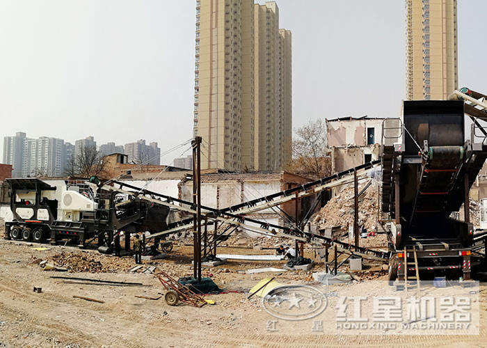 移動(dòng)制砂機(jī)作業(yè)現(xiàn)場(chǎng) 移動(dòng)制砂機(jī)作業(yè)現(xiàn)場(chǎng)