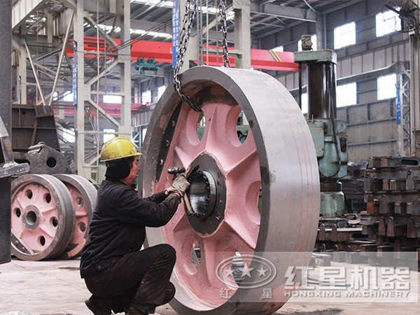 紅星鄂式破碎機(jī)生產(chǎn)車(chē)間 紅星鄂式破碎機(jī)生產(chǎn)車(chē)間