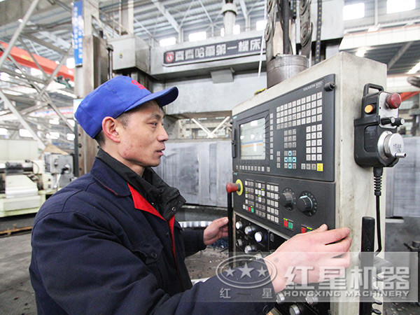 紅星雷蒙磨粉機生產(chǎn)工廠 紅星雷蒙磨粉機生產(chǎn)工廠