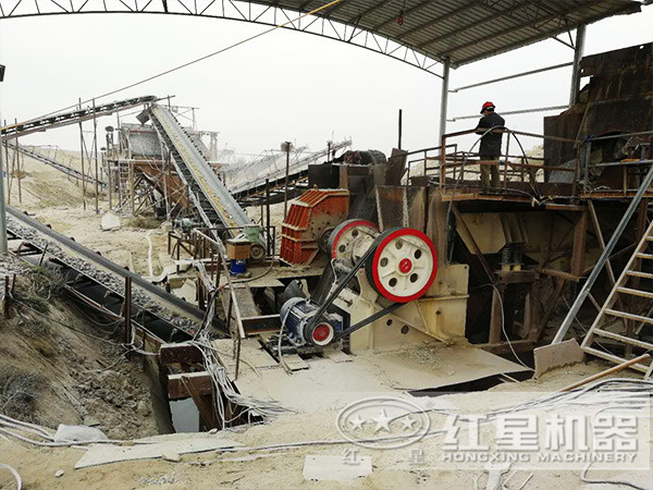 石頭碎石機作業(yè)客戶現(xiàn)場 石頭碎石機作業(yè)客戶現(xiàn)場