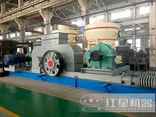 紅星輥式破碎機(jī)生產(chǎn)車(chē)間 紅星輥式破碎機(jī)生產(chǎn)車(chē)間