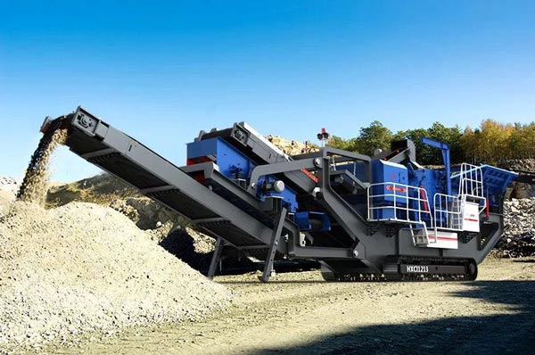 履帶式移動破碎機客戶現(xiàn)場 履帶式移動破碎機客戶現(xiàn)場