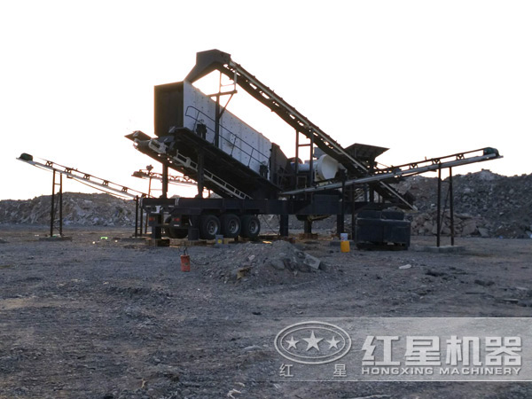 流動(dòng)碎石機(jī)安裝搭設(shè)現(xiàn)場 流動(dòng)碎石機(jī)安裝搭設(shè)現(xiàn)場