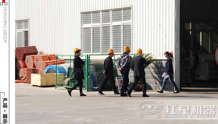 客戶來廠參觀對(duì)輥機(jī) 客戶來廠參觀對(duì)輥機(jī)