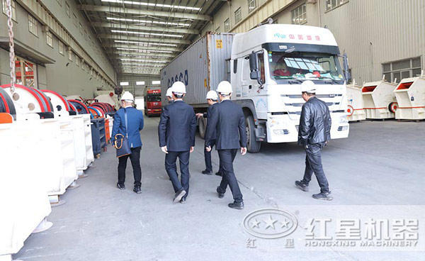 王廠長(zhǎng)一行來(lái)紅星車間考察 王廠長(zhǎng)一行來(lái)紅星車間考察