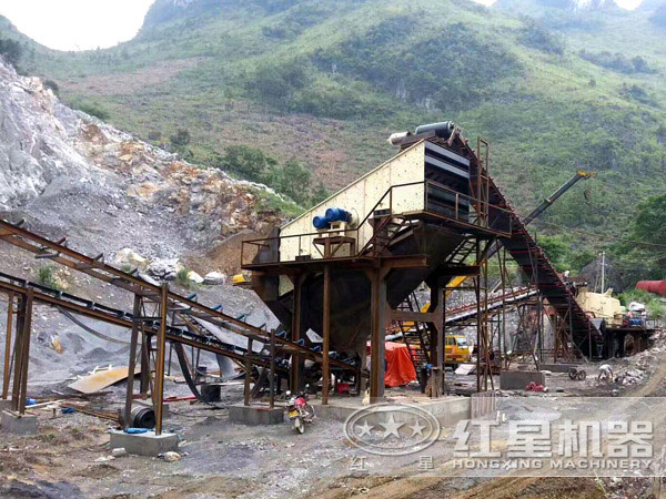 生產(chǎn)線中的篩分輸送設(shè)備 生產(chǎn)線中的篩分輸送設(shè)備