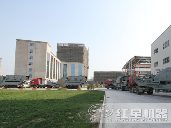 多臺(tái)流動(dòng)破碎石子機(jī)排隊(duì)發(fā)貨中 多臺(tái)流動(dòng)破碎石子機(jī)排隊(duì)發(fā)貨中