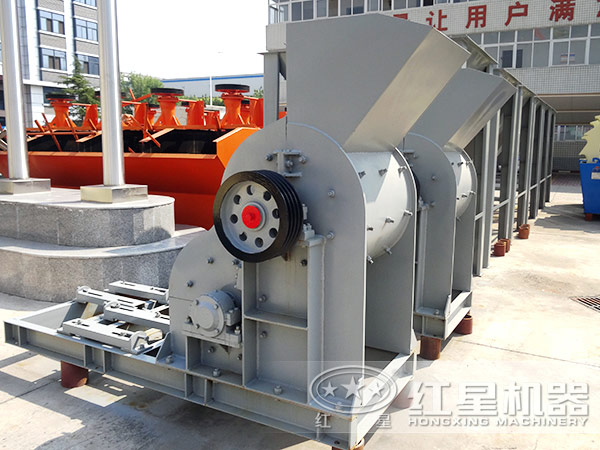 大塊煤怎么弄碎？無(wú)篩底雙級(jí)粉碎機(jī)來(lái)幫忙