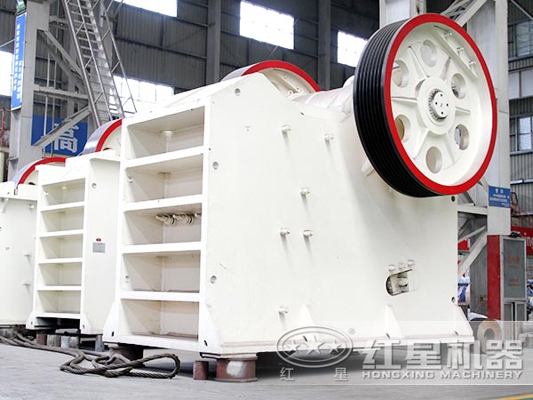 粉碎花崗巖選用750顎破機(jī)，效果不錯(cuò)，性價(jià)比更高