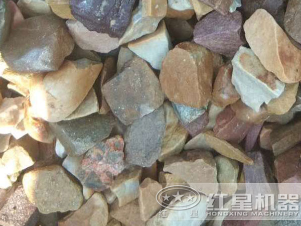 打石機(jī)破碎出的13石子 打石機(jī)破碎出的13石子