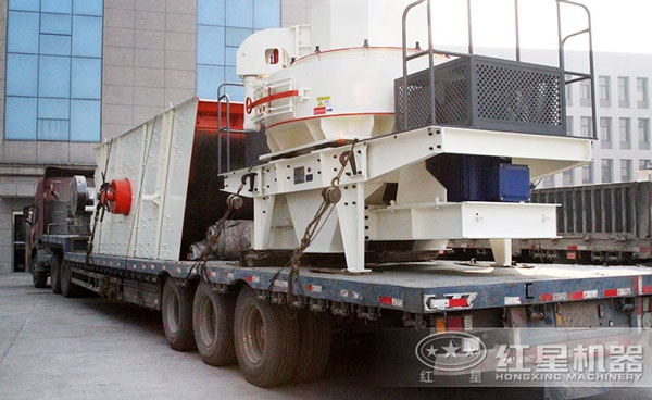 打沙機(jī)裝車發(fā)貨中 打沙機(jī)裝車發(fā)貨中