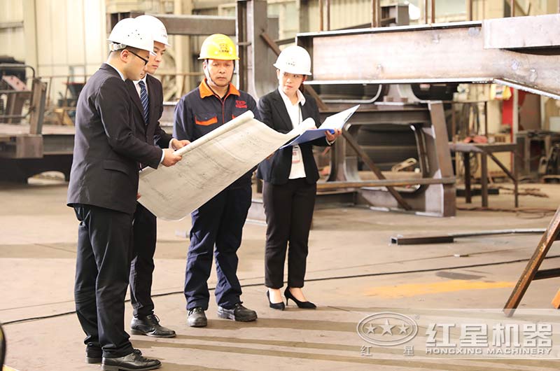 流動磕石機生產(chǎn)車間 流動磕石機生產(chǎn)車間