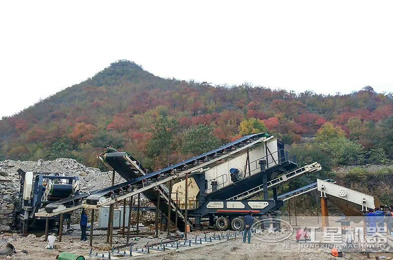 移動(dòng)式顎破處理石灰石現(xiàn)場圖 移動(dòng)式顎破處理石灰石現(xiàn)場圖