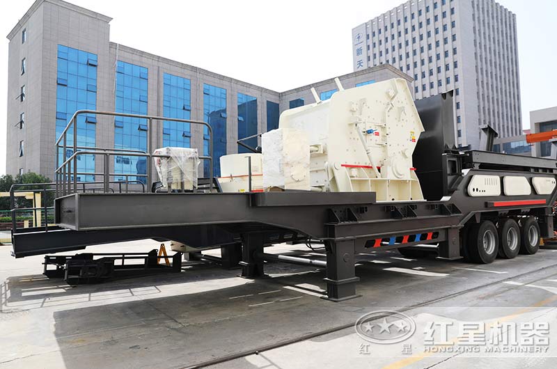主機(jī)配置為反擊破碎機(jī)的移動(dòng)破碎工作站 主機(jī)配置為反擊破碎機(jī)的移動(dòng)破碎工作站