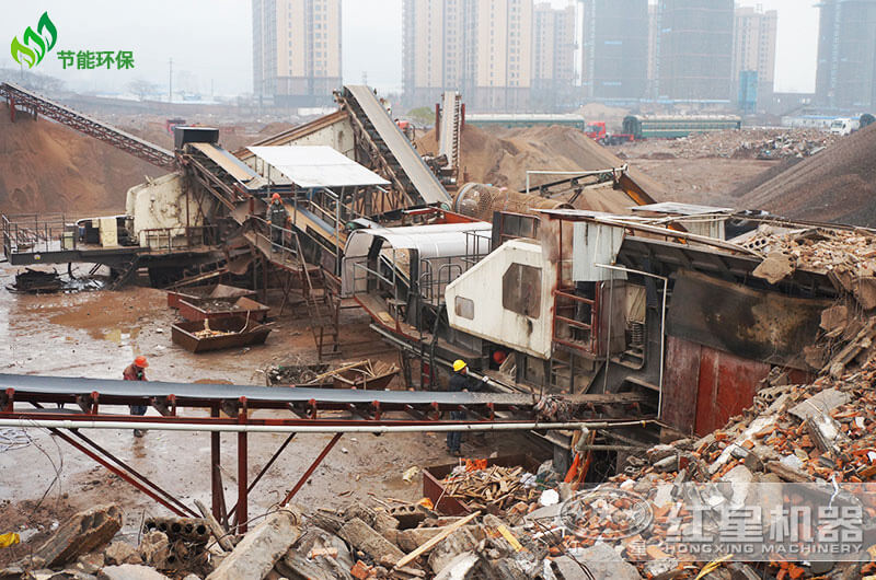 移動破碎機處理建筑垃圾，湖南客戶現(xiàn)場
