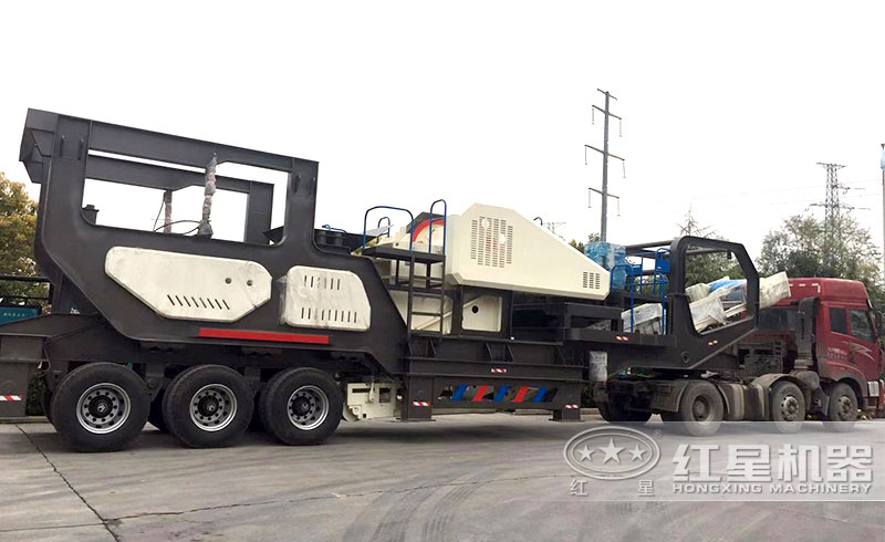 移動石頭粉碎機發(fā)貨現(xiàn)場 移動石頭粉碎機發(fā)貨現(xiàn)場