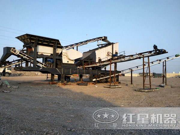 移動鄂式磕石機處理石子時產(chǎn)量多大，需投資多少錢？
