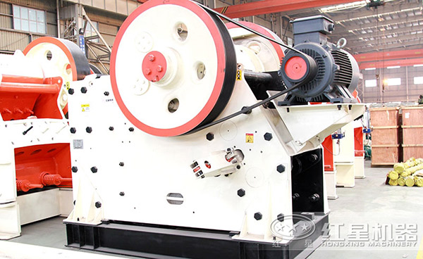 高產(chǎn)經(jīng)濟(jì)的CJ歐版鄂式破石機(jī) 高產(chǎn)經(jīng)濟(jì)的CJ歐版鄂式破石機(jī)