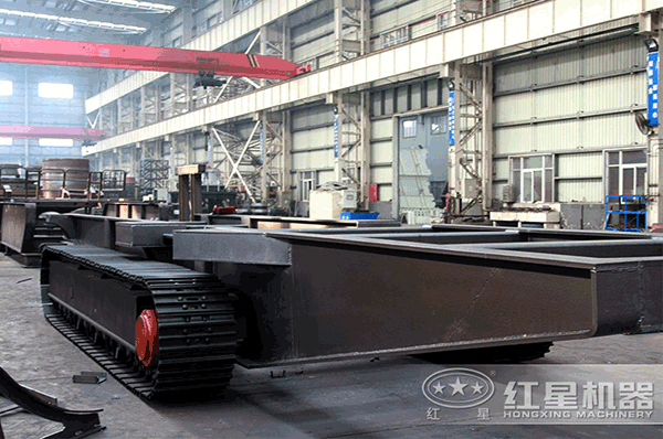 大型流動(dòng)粉碎石頭一體機(jī)的履帶底盤 大型流動(dòng)粉碎石頭一體機(jī)的履帶底盤