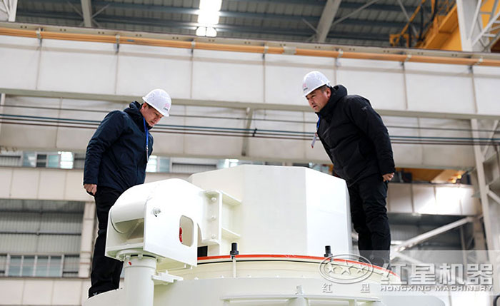 山西用戶來廠參考察觀打砂機(jī)設(shè)備 山西用戶來廠參考察觀打砂機(jī)設(shè)備