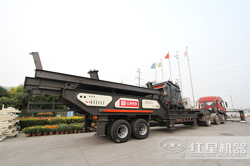 掛上車(chē)頭就能跑的流動(dòng)打石頭機(jī) 掛上車(chē)頭就能跑的流動(dòng)打石頭機(jī)