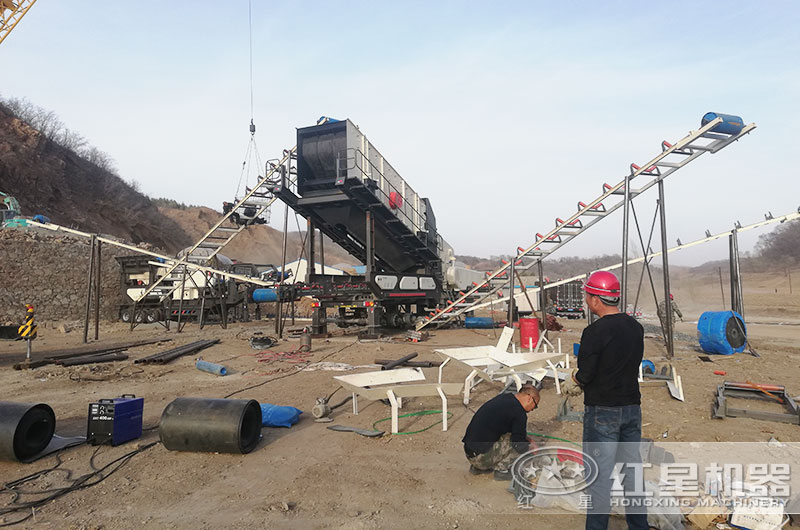 移動(dòng)磕石子機(jī)安裝現(xiàn)場(chǎng) 移動(dòng)磕石子機(jī)安裝現(xiàn)場(chǎng)