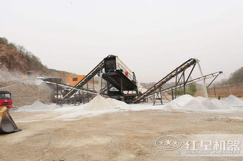 移動(dòng)磕石子機(jī)工作現(xiàn)場(chǎng) 移動(dòng)磕石子機(jī)工作現(xiàn)場(chǎng)