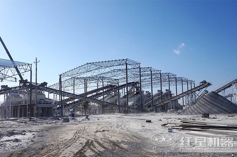 大型反擊鵝卵石破碎現(xiàn)場 大型反擊鵝卵石破碎現(xiàn)場