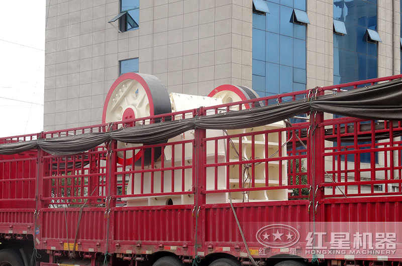 輝綠巖碎石機(jī)已經(jīng)固定裝車(chē)即將發(fā)往青海 輝綠巖碎石機(jī)已經(jīng)固定裝車(chē)即將發(fā)往青海